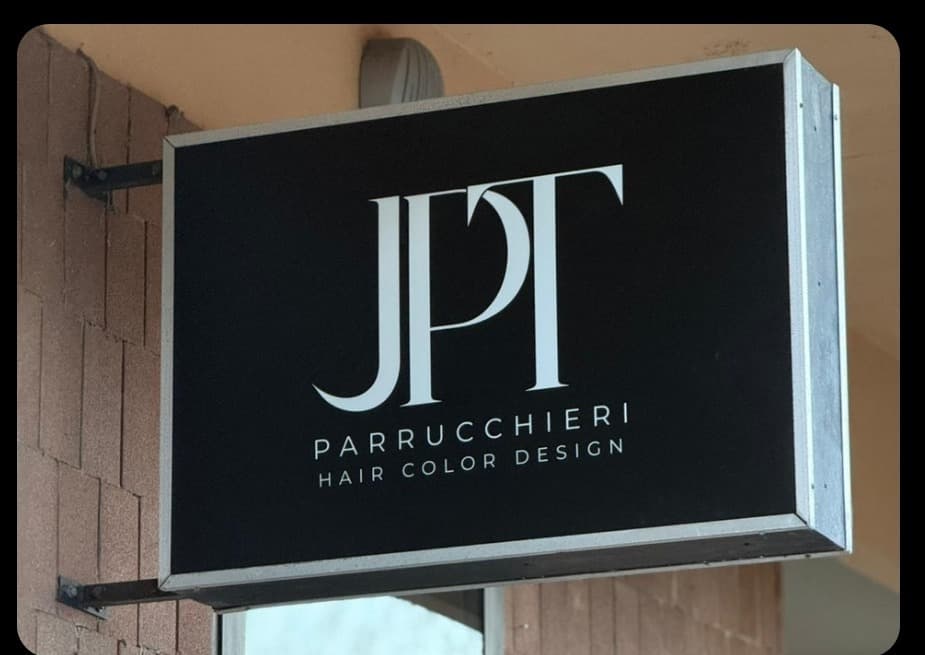 Nuova insegna esterna JPT Parrucchieri